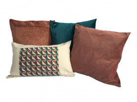 Set of 4 cushions with a diamond pattern combination