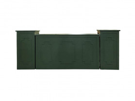 Bar counter with Classic Green pedestals