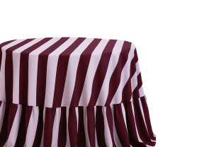 Mantel a rayas rosa y granate con volante