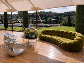 Sofá Bubble y sillones espejo